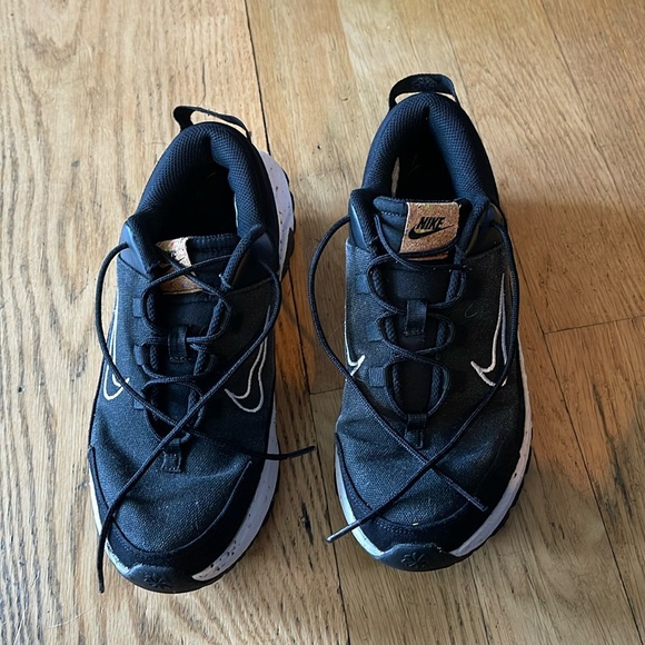 Nike Shoes - Like New Black Nikes